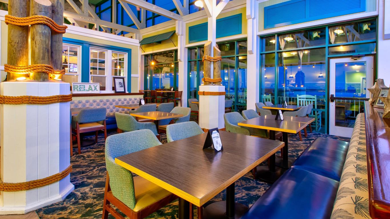 Holiday Inn Va Beach-Oceanside (21st St) C$ 171 (C̶$̶ ̶4̶4̶2̶). Virginia  Beach Hotel Deals & Reviews - KAYAK
