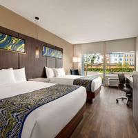 La Quinta Inn and Suites by Wyndham Orlando IDrive Theme Parks